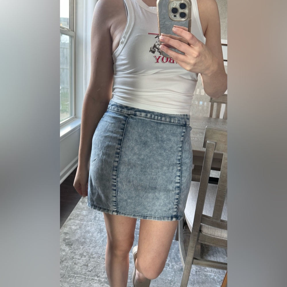 Medium Wash Y2K 90s Denim Mini Skirt - Picture 4 of 10